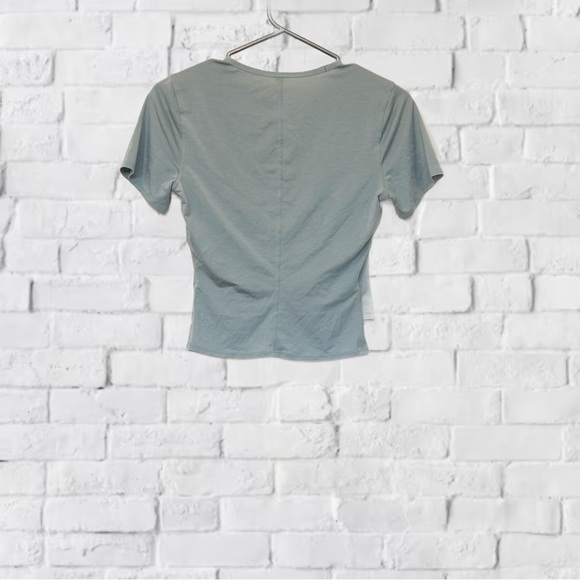 Lululemon teal yoga shirt- size 4 - Picture 3 of 5